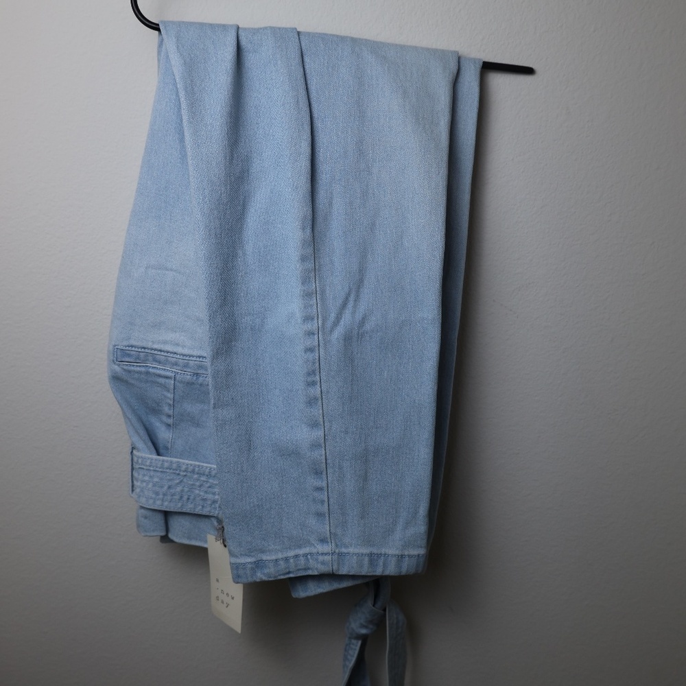 A New Day Light Wash Chambray Belted Trousers – Size 6 (NWT)